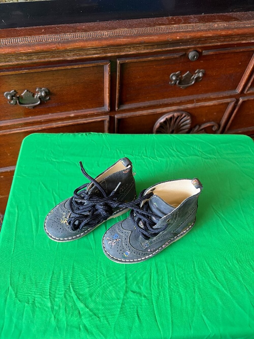 Gorgeous L’amour Floral Toddler boot. Size 7